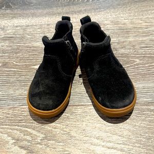 Ugg toddler size 8 black suede boots.